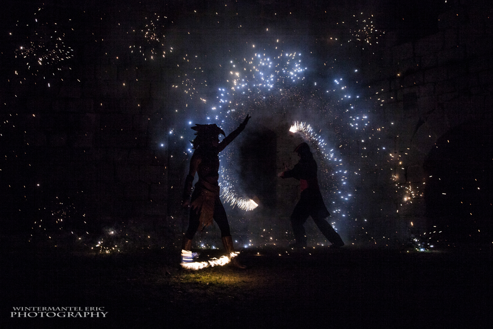 Spectacle de feu et Lumières, jongleur cracheur de feu, soirée privée